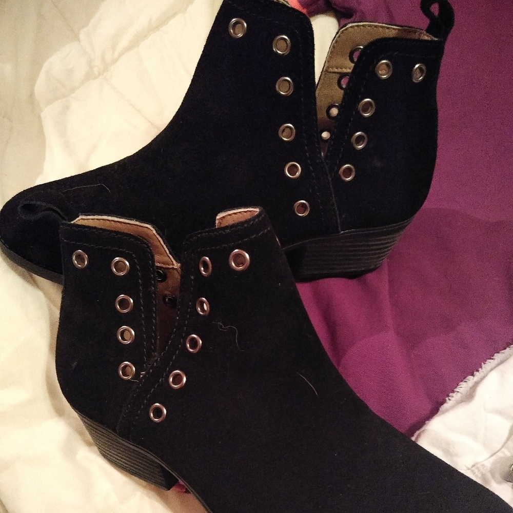 NWOT Skechers Black Suede Booties